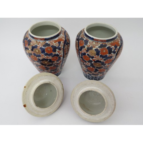 6089 - Two pairs of Japanese Imari lidded vases, 26cm and 31cm tall (4)