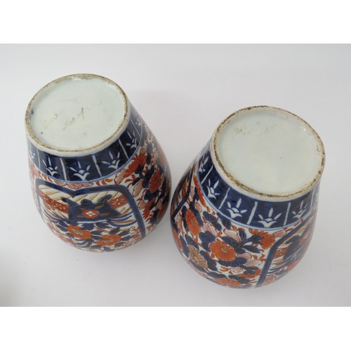 6089 - Two pairs of Japanese Imari lidded vases, 26cm and 31cm tall (4)