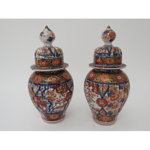 6089 - Two pairs of Japanese Imari lidded vases, 26cm and 31cm tall (4)