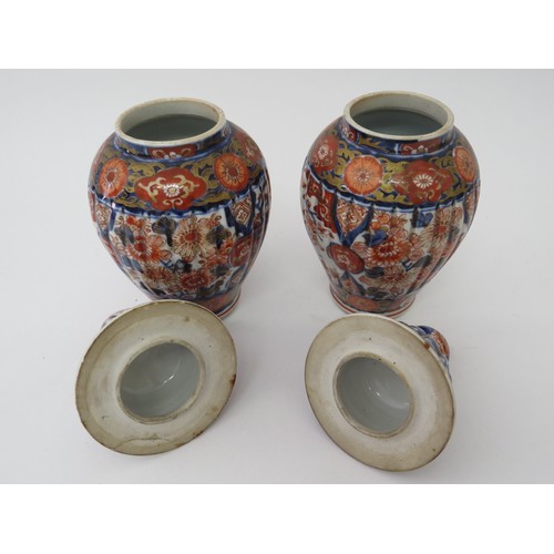 6089 - Two pairs of Japanese Imari lidded vases, 26cm and 31cm tall (4)