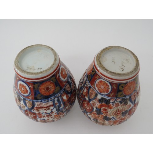 6089 - Two pairs of Japanese Imari lidded vases, 26cm and 31cm tall (4)