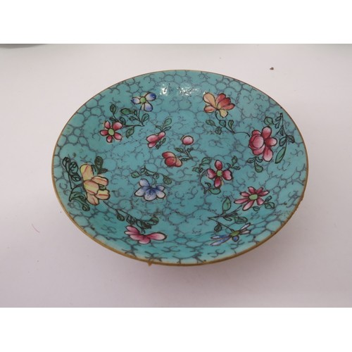 6031A - 19th Century Oriental tea bowls and saucers