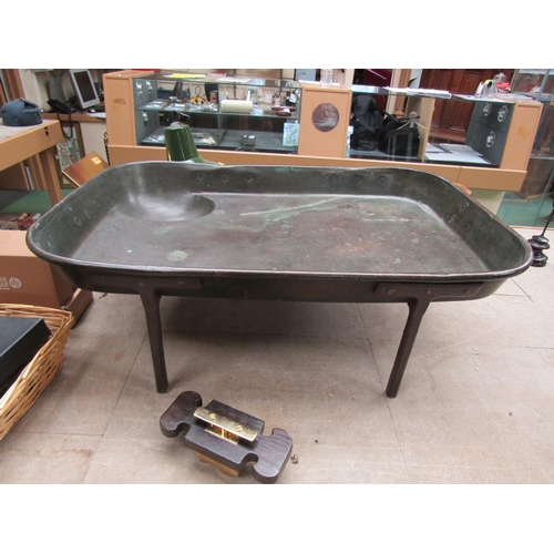 5008 - A large 18th/19th Century Country House copper spit and basting tray on four iron legs  (R)  £300