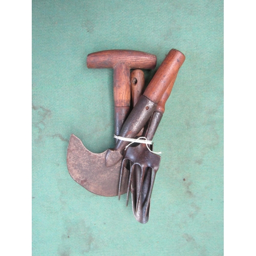 5105 - Hand tools including fork and hoe