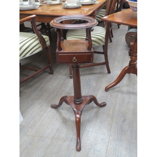 6096 - A Georgian mahogany gentleman's washstand (no bowl)