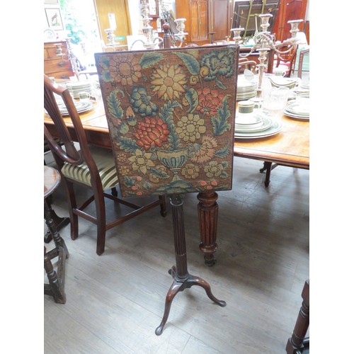 6105 - A sweet Georgian mahogany face fire-screen with original floral display tapestry, 109cm tall