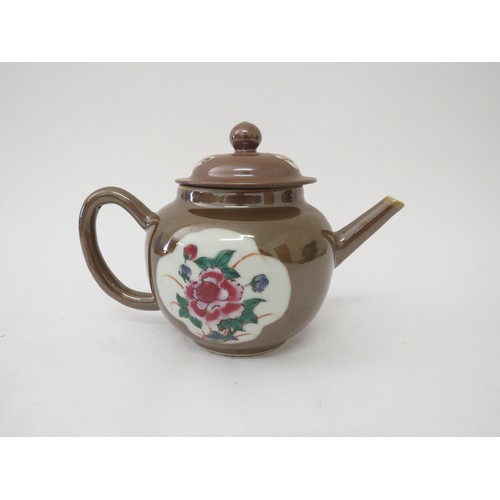 6026 - Three Oriental 19th Century teapots, including Chinese export and Japanese and two similar lidded po... 