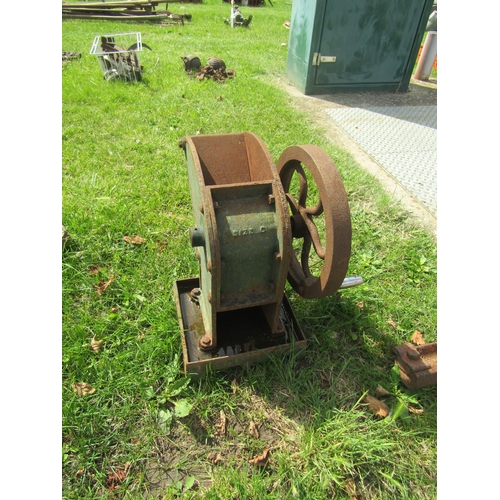 5541 - An iron press, marked Size C     (E) £15-20