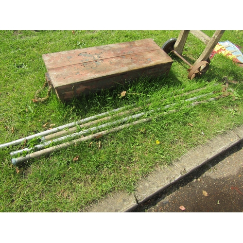 5545 - Long handled pruners and a saw      (E) £10-15