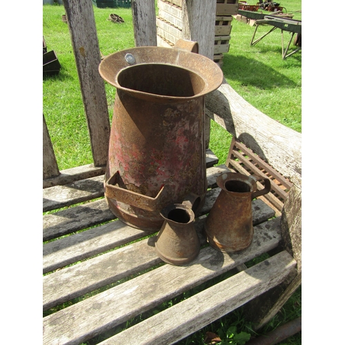 5550 - Three tin oil jugs/measures         (E) £5-10