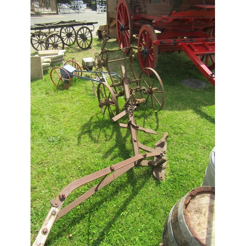 5562 - A Ransomes 'Low Gallow' horse plough         (R) £60