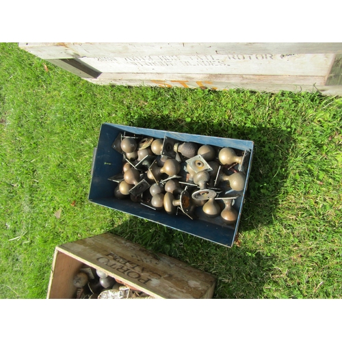 5580 - A box of mixed brass handles