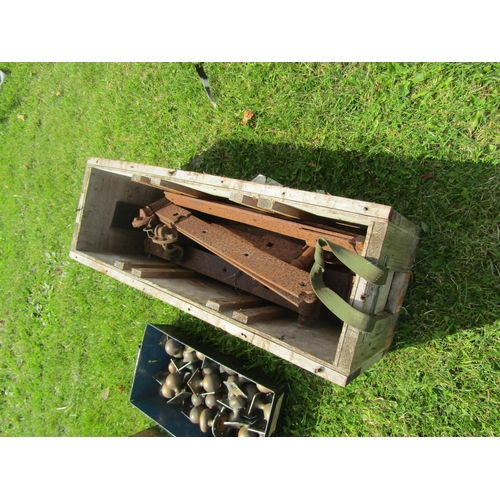 5581 - A wooden crate of barn hinges