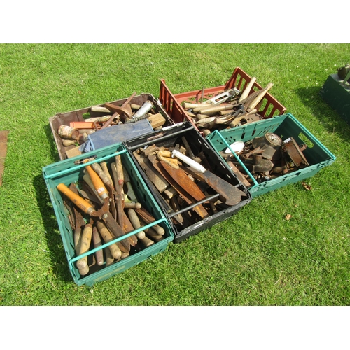 5612 - Five crates of mixed hand tools