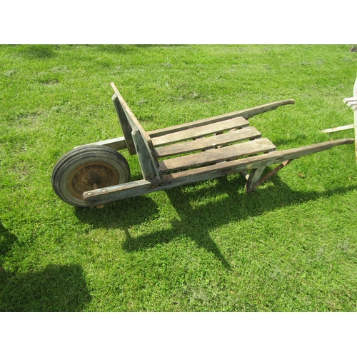 5625 - A single wheel wooden flat bed barrow