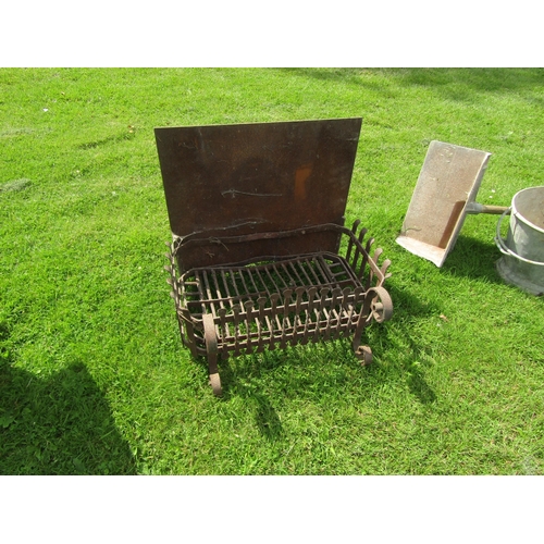 5631 - A wrought iron fire basket with back