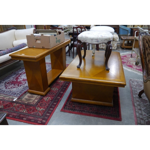 2370 - A hardwood side table and coffee table     (D)