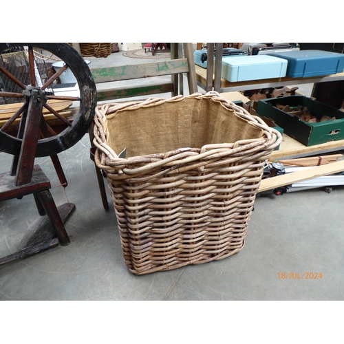 2023 - A large wicker basket