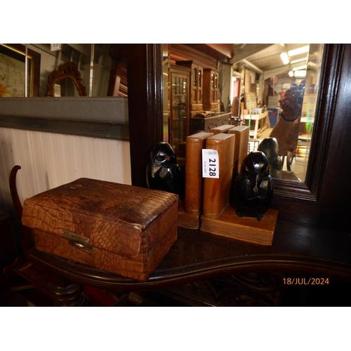 2128 - A small leather jewellery case and a pair of bird bookends