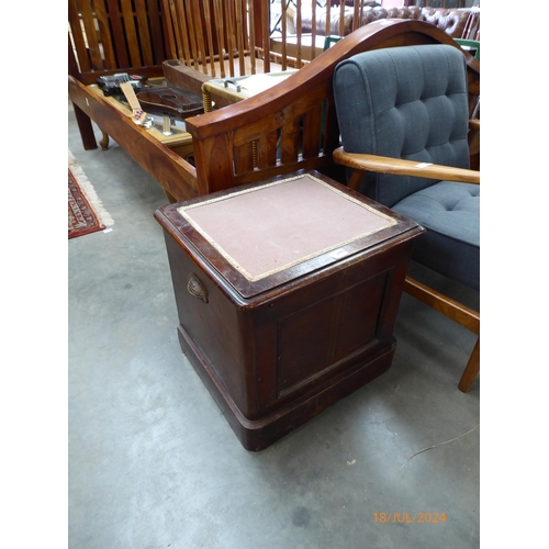 2485 - A Victorian mahogany commode with brass cup handles