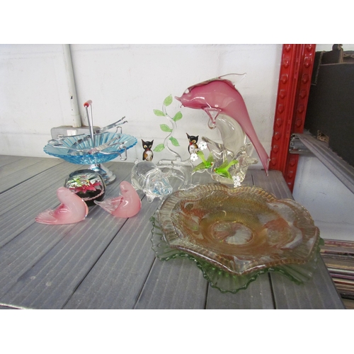 1439 - A quantity of glass wares including Murano style dolphin, Deco style comports etc