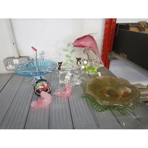 1439 - A quantity of glass wares including Murano style dolphin, Deco style comports etc