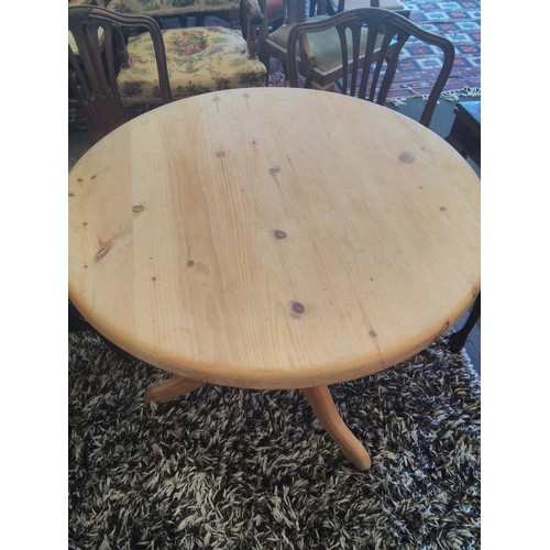 1322 - A natural pine farmhouse circular tilt-top table on a turned baluster column and tripod base, 78cm t... 