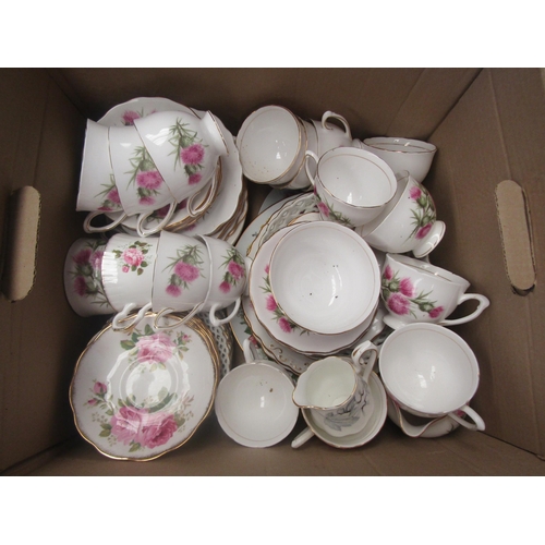 1672 - A quantity of Royal Albert 