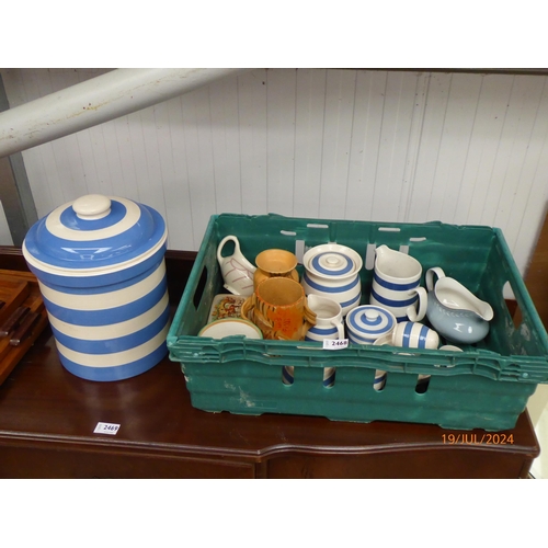 2468 - A tray of ceramic ware