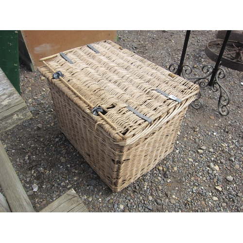 3552 - A wicker basket