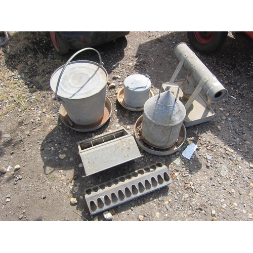 3563 - Mixed galvanised feeders and drinkers