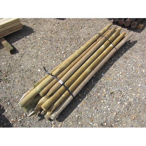 3576 - Mixed machined round pressure treated fence posts