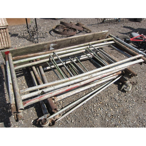 3589 - A quantity of Tower scaffold sections