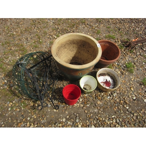 3540 - Mixed pots and hanging baskets