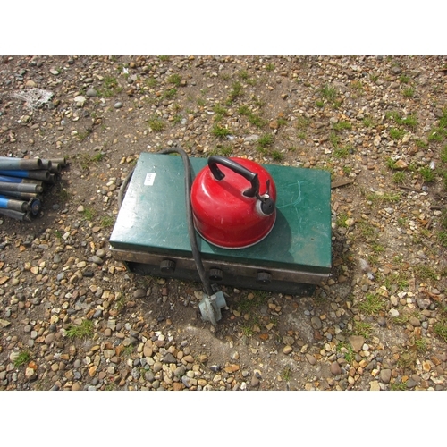 3541 - A camping stove and kettle