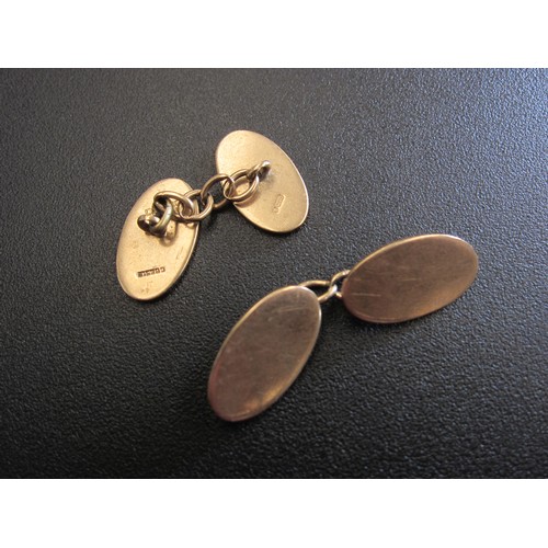 1072 - A pair of 9ct gold plain oval cufflinks