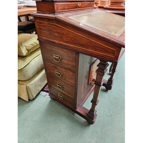 4204 - A Victorian rosewood and satinwood crossbanded Davenport bureau, tooled green leather writing surfac... 