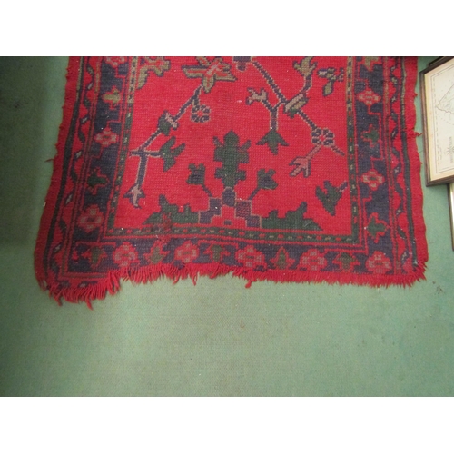 4215 - A red and blue ground wool rug, 150cm x 90cm