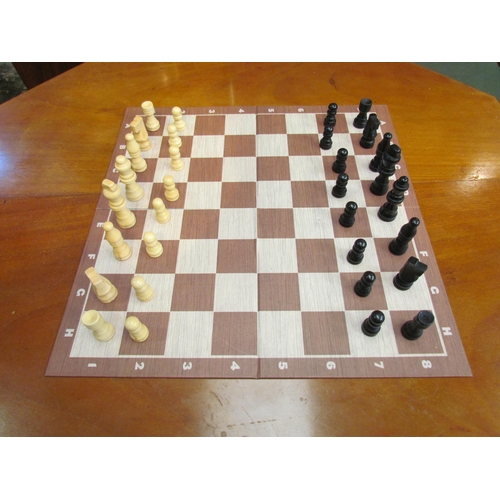 4081 - A set of wooden chess pieces and chess board