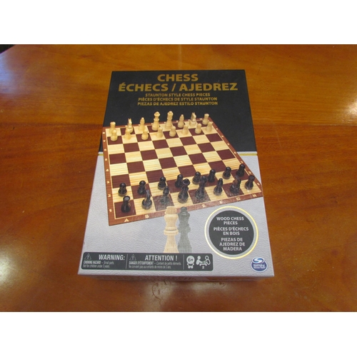 4081 - A set of wooden chess pieces and chess board