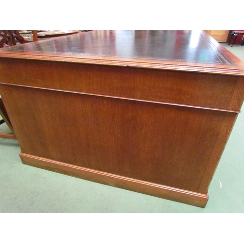 4121 - A large medium oak twin pedestal 'Partners' desk of eight drawers and opposing two single door cupbo... 