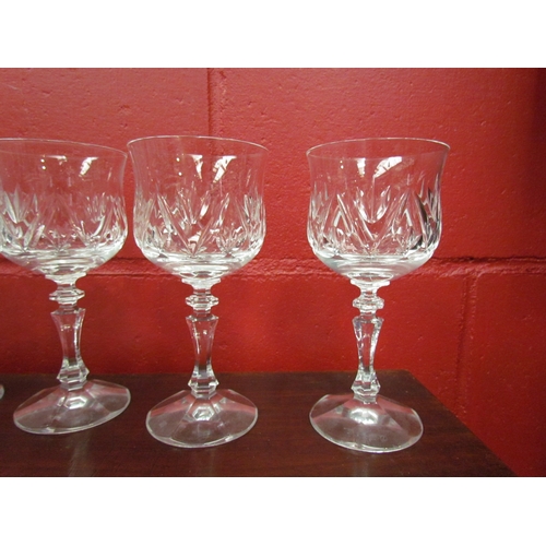 4198 - A suite of 25 heavy crystal wine glasses in two sizes