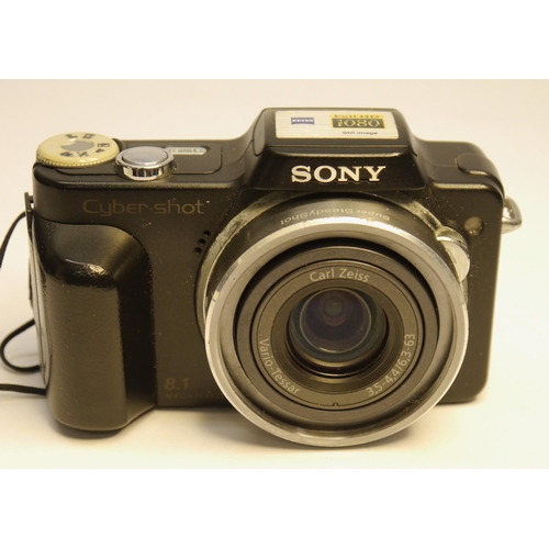 7072 - A Sony Cyber-shot DSC-H3 8.1MP HD Digital Camera and a Minolta Vectis APS Camera