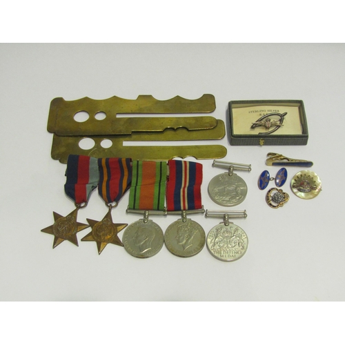 4376 - A ribbon of WWII medals 