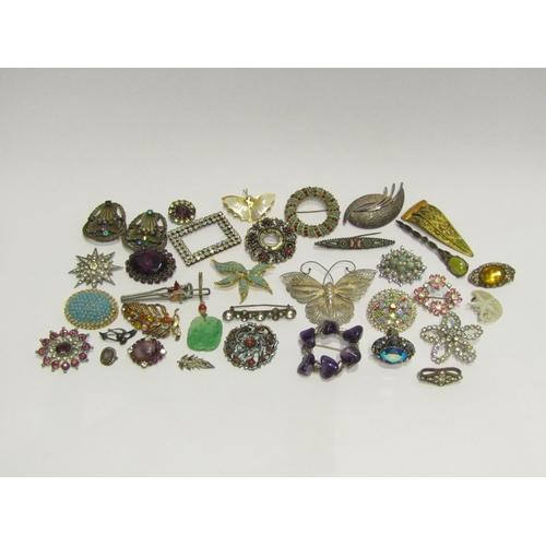 4394 - A bag of brooches, costume jewellery, silver etc.