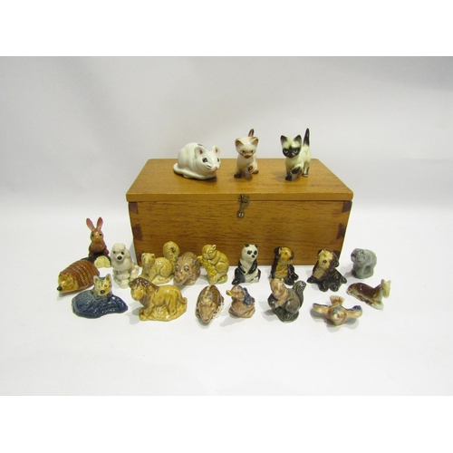 4423 - A box of miscellaneous miniature figures to include Wade Whimsies, etc.