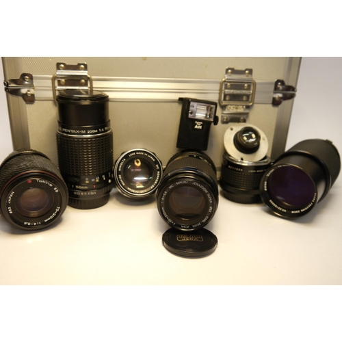 7100 - A alloy flight case with eight lenses including Zeiss, Minolta Rokkor and Pentax