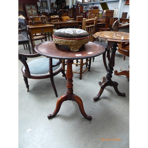 2183 - A 19th Century wine table, the circular dished top over a turned column to tripod base