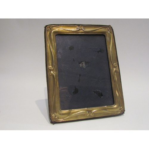 4450 - A silver easel back Art Nouveau style picture frame, velvet a/f, aperture size 18cm x 13cm