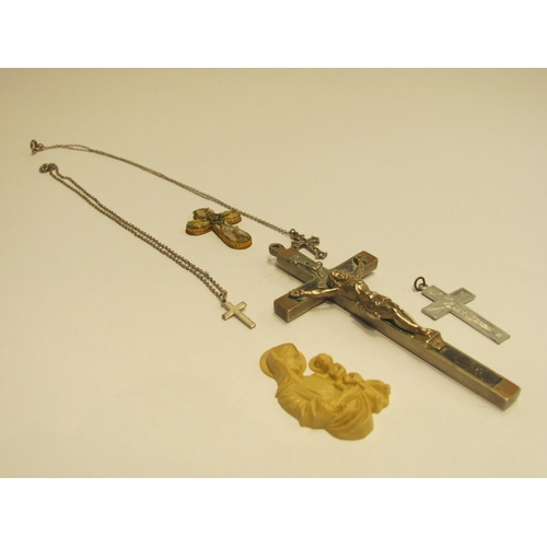 4454 - A micro-mosaic crucifix, two examples hung on chains, two further crucifixes and a plastic Madonna a... 